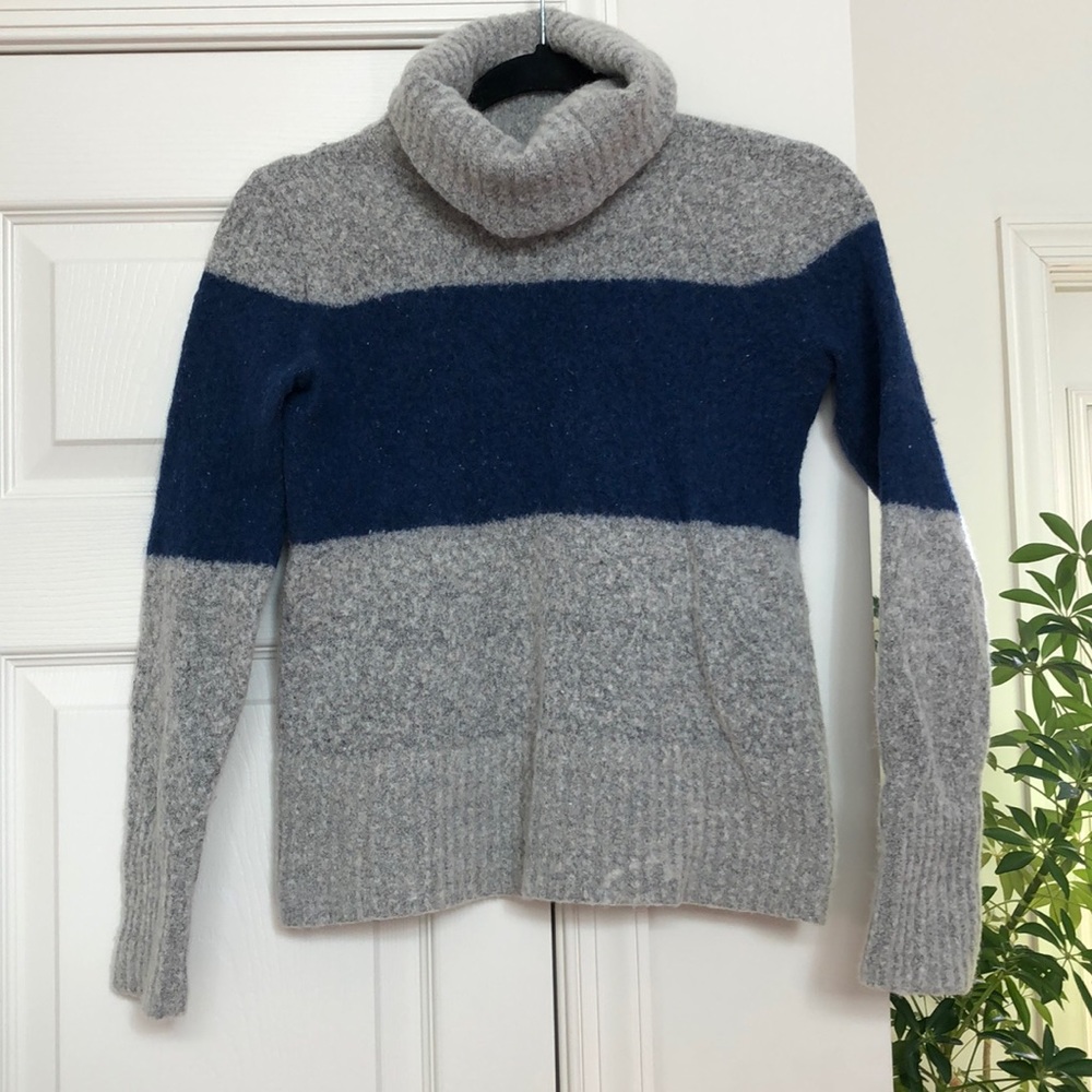 Banana Republic Grey with Blue Stripe Sweater